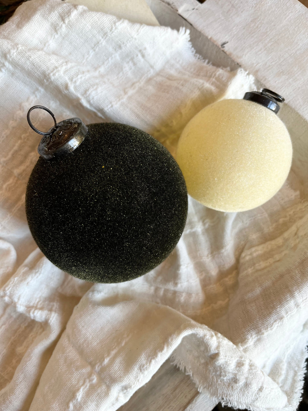 Velvet Ornament - dark green