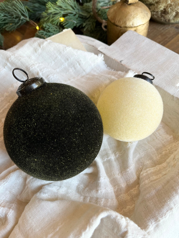 Velvet Ornament - cream