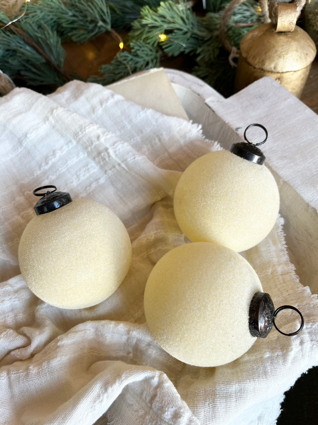Velvet Ornament - cream