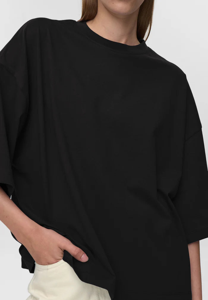 Mira Tee - black