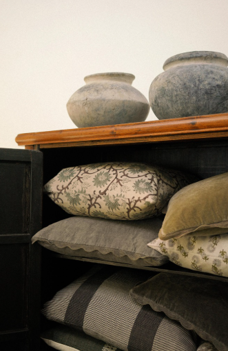 Nara Terracotta Vase - black